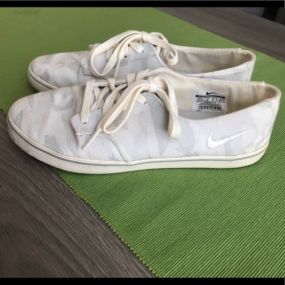 Camo Nike shoes - Picture 1 of 2